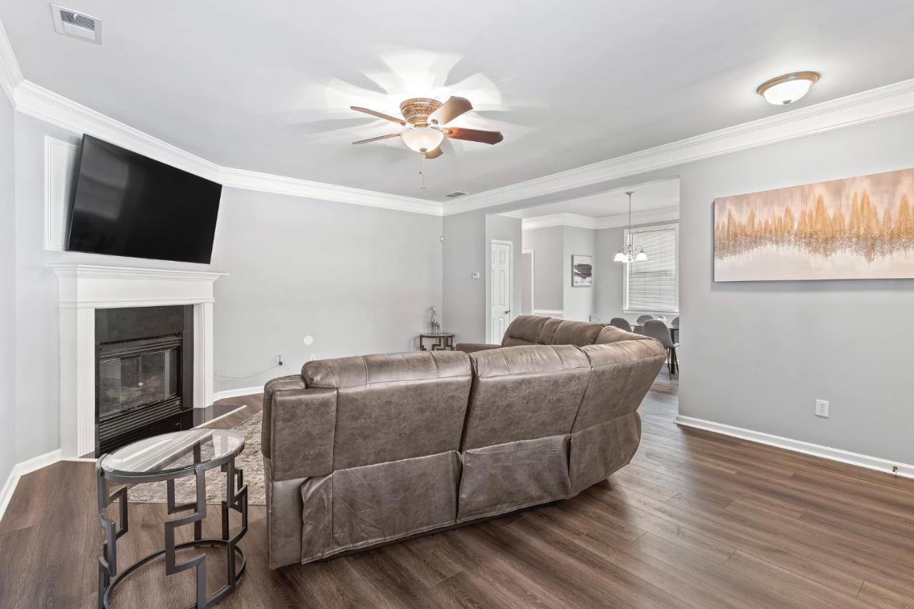 Calming Grey Townhouse With Jacuzzi Bathtub Villa Atlanta Eksteriør bilde