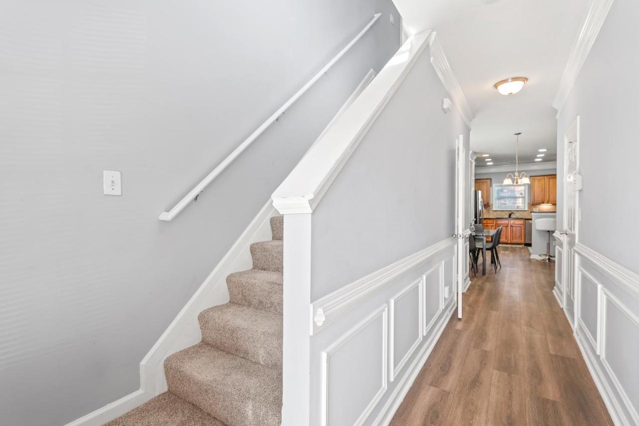 Calming Grey Townhouse With Jacuzzi Bathtub Villa Atlanta Eksteriør bilde