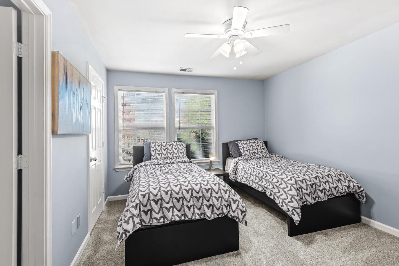 Calming Grey Townhouse With Jacuzzi Bathtub Villa Atlanta Eksteriør bilde
