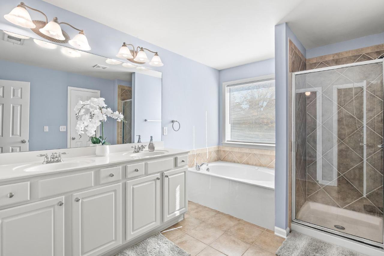 Calming Grey Townhouse With Jacuzzi Bathtub Villa Atlanta Eksteriør bilde