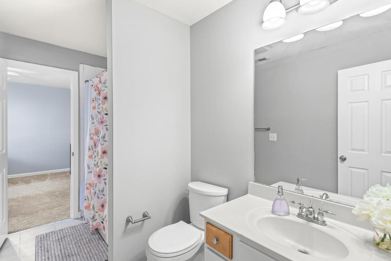 Calming Grey Townhouse With Jacuzzi Bathtub Villa Atlanta Eksteriør bilde